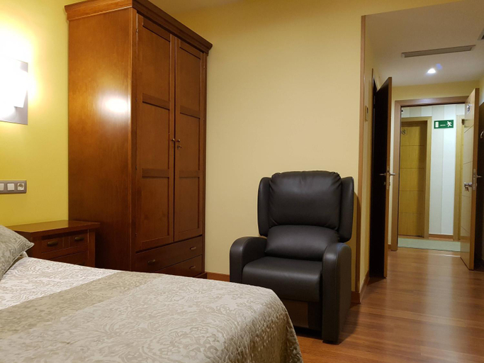 Bedroom 2, Hotel Reina Isabel, Valladolid
