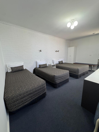 Bedroom 4, The Sands Motel Adelaide, Adelaide