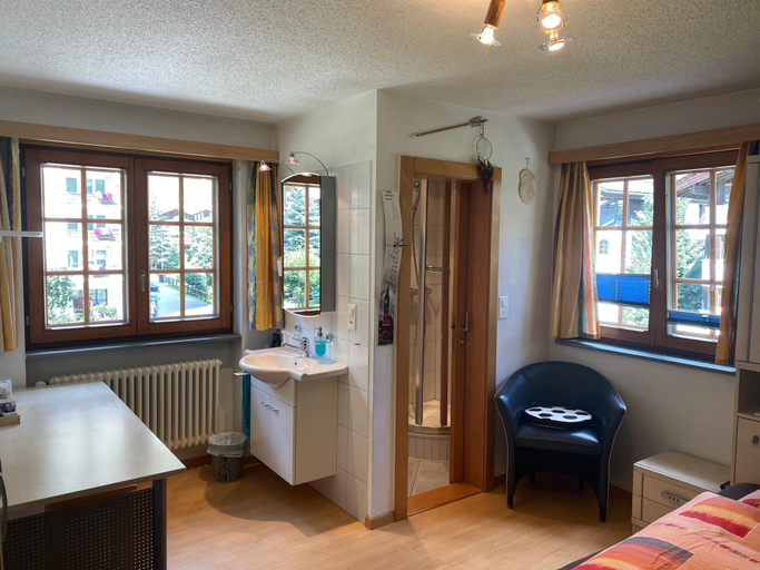 Others 4, Chalet Medi, Visp