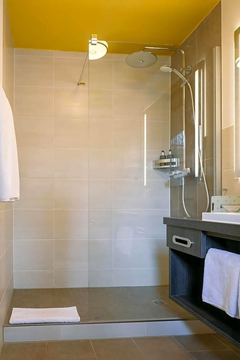Bathroom 4, Reindl's Partenkirchener Hof, Garmisch-Partenkirchen