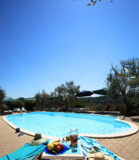 Sport & Beauty 2, Podere Oliveta - 5 appartamenti con Piscina e Vista, Siena