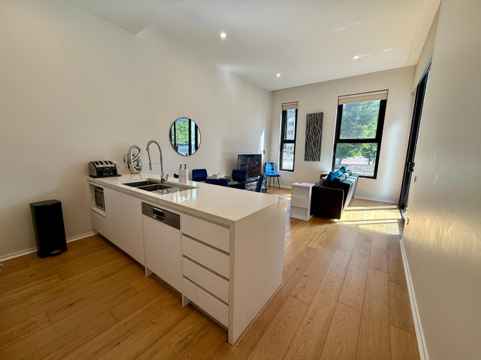 Others 5, Luxe 2BR Executive Apartment Kingston Pool Parking WiFi BBQ Wine, Canberra