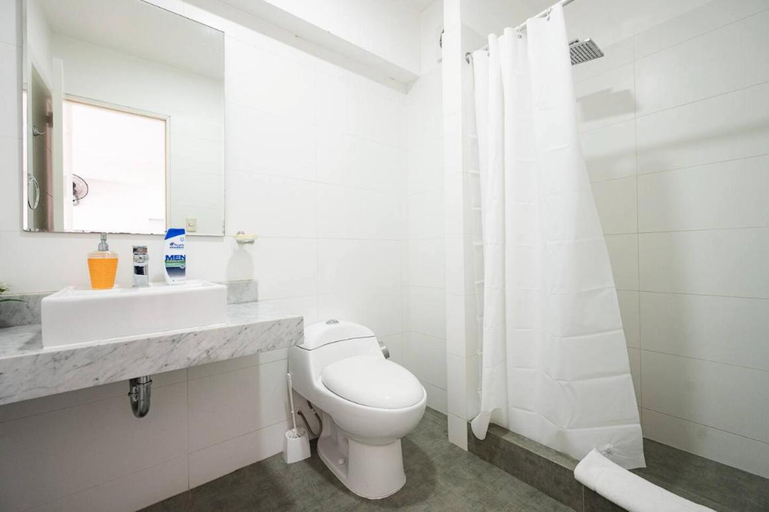 Bathroom, Connect Apartments by Vibrant, Lima