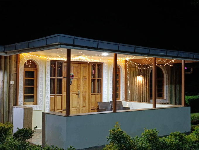 Exterior & Views
