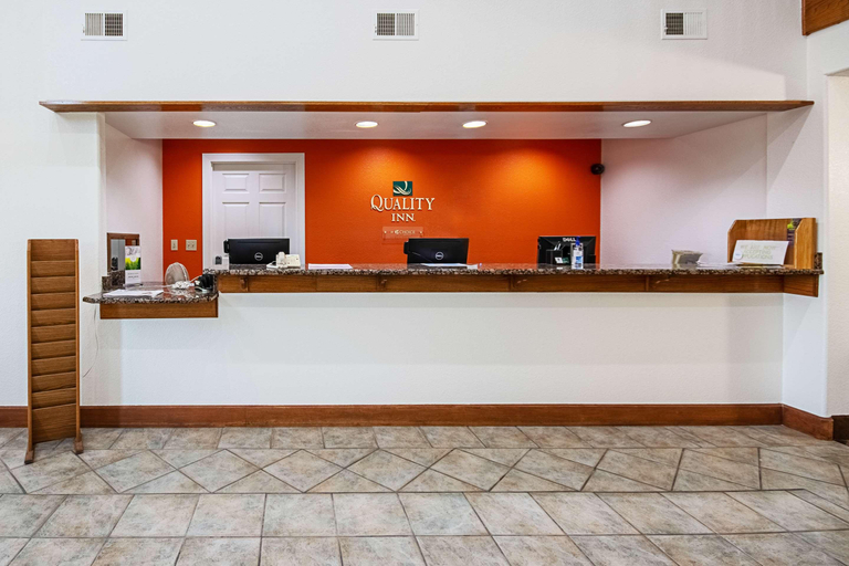 Public Area 2, Quality Inn Dodge City, Ford
