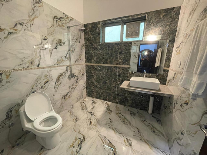 Bathroom 2, Glade House, Islamabad