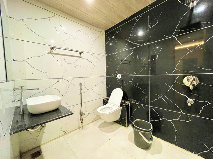 Bathroom 4, P R Palace -near Temple & Prime Location, Ujjain