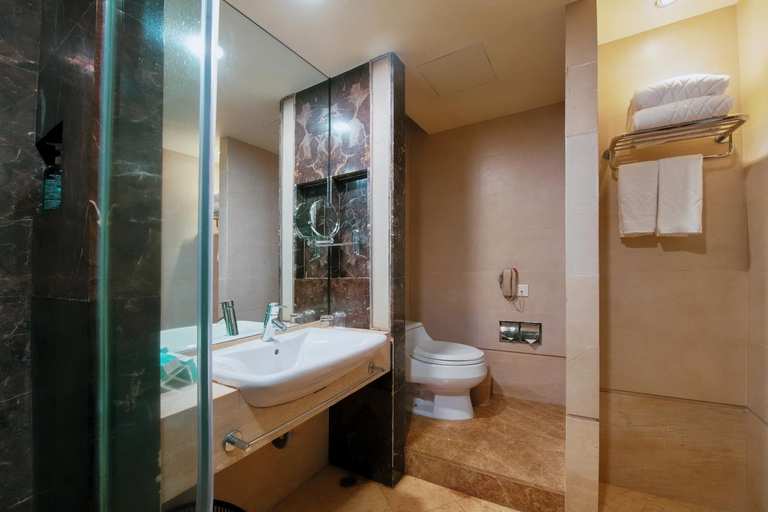 Bathroom 5, Dongguang Richwood Garden Hotel, Dongguan