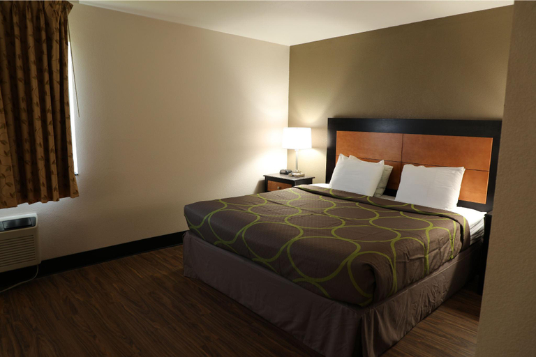 Bedroom 3, Econo Inn, Platte
