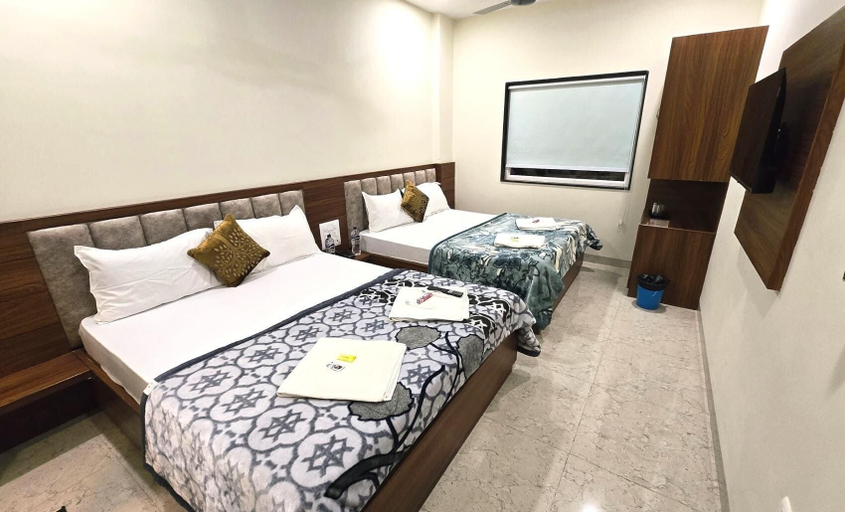 Room 2, Hotel Babylon Elegance, Mathura