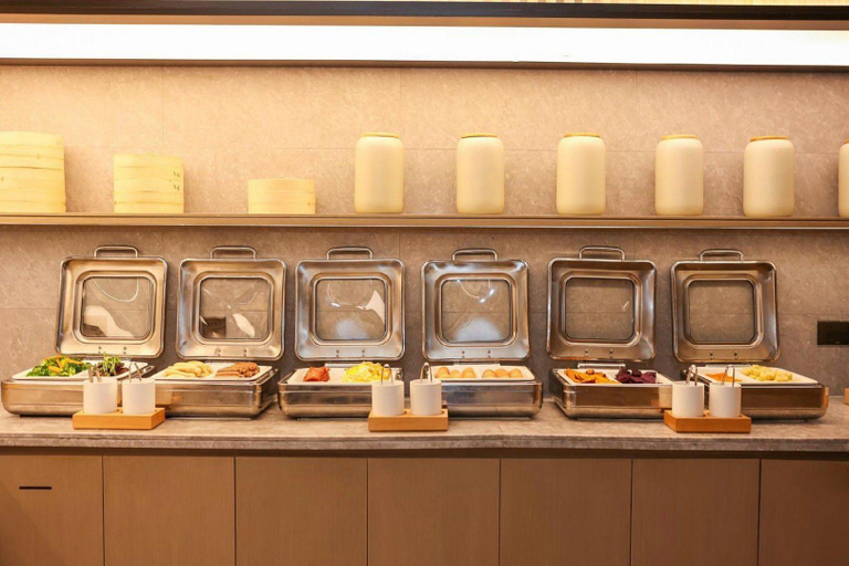 Food & Drinks 5, JI Hotel Shanghai People's Square Nanjing Road, Shanghai