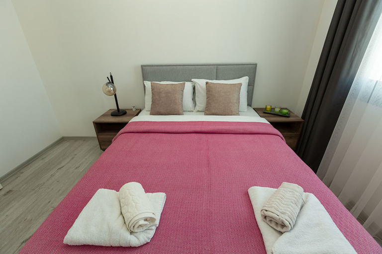 Room 4, Jasmine Suits