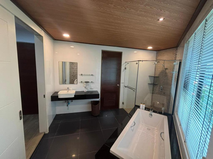 Bathroom 5, Phranang Place, Mueang Krabi