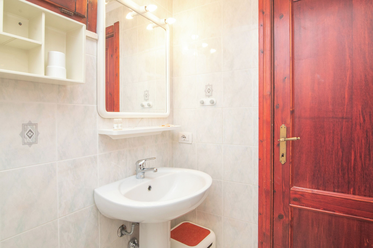 Bathroom 5, Mono Gambero Eucalyptus 241, Olbia-Tempio