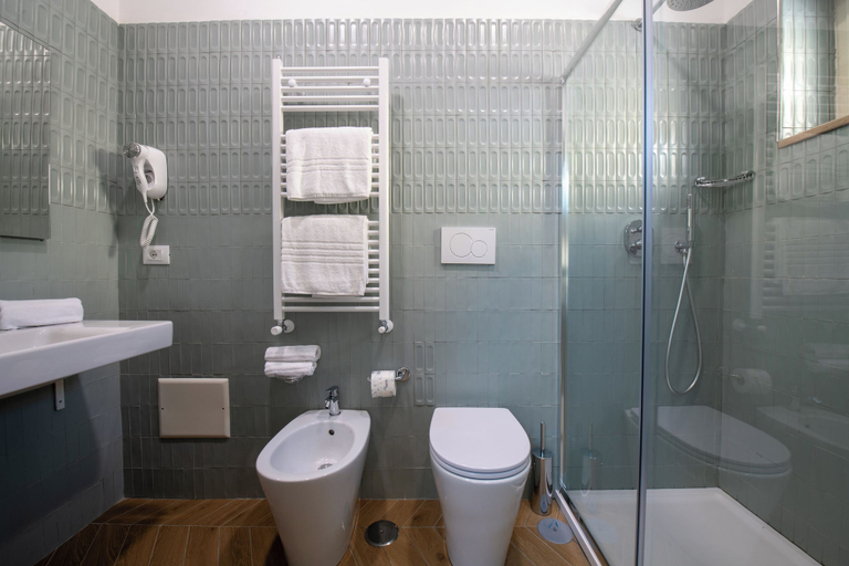 Bathroom 3, Villa Bellarosa, Napoli