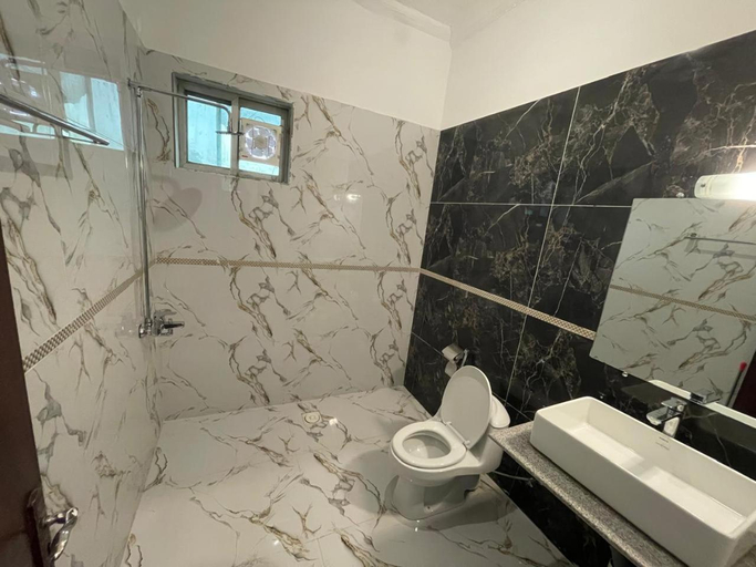 Bathroom 3, Glade House, Islamabad