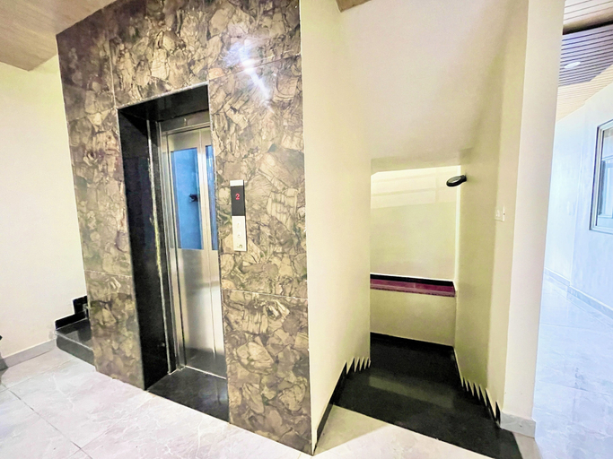 Elevator, P R Palace -near Temple & Prime Location, Ujjain