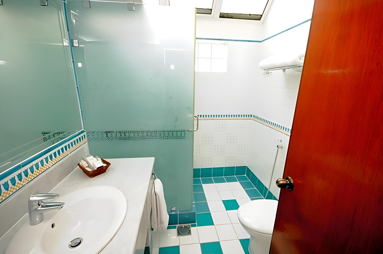 Bathroom 5, Al Bander Hotel & Resort
