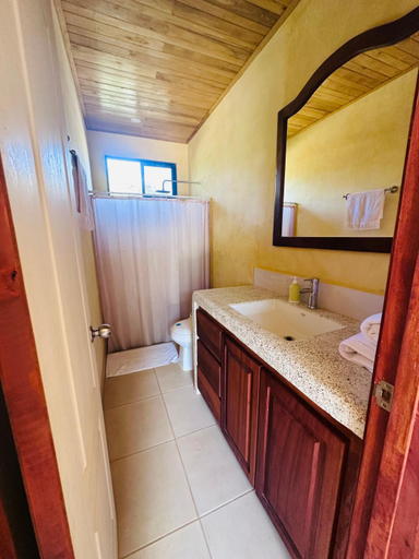 Bathroom 2, La Laguna, Nicoya
