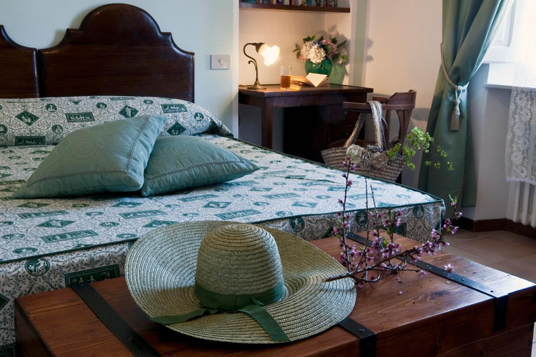 Bedroom 3, Podere Oliveta - 5 appartamenti con Piscina e Vista, Siena