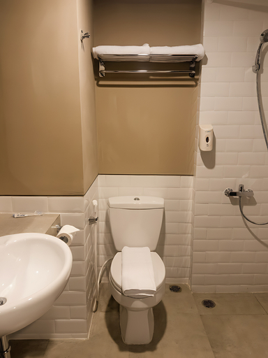 Bathroom 5, Parama Hotel Puncak, Bogor