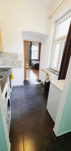 Private kitchen 4, Stylish 2-BR Apartment in Vienna's Simmering Area, Wien