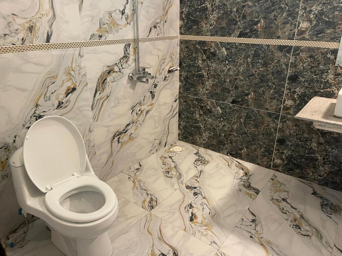 Bathroom 5, Glade House, Islamabad