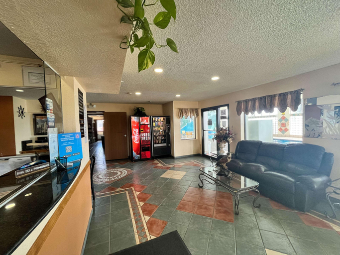 Public Area 2, Motel 6 Deming, NM, Luna