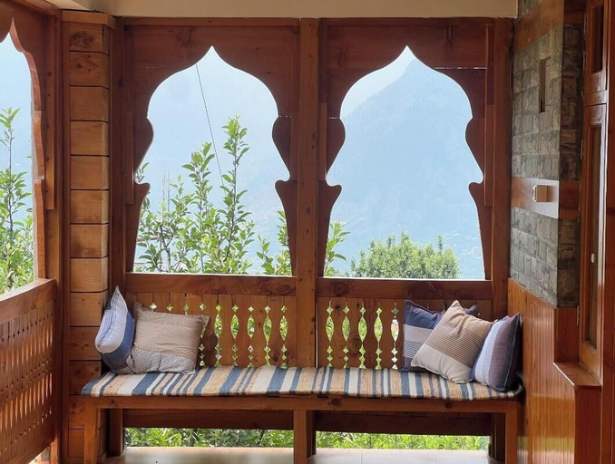Balcony view, Huts And Hunters Cottage Manali, Kullu