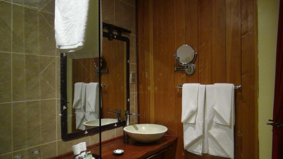 Bathroom 3, The Nelion, Kieni
