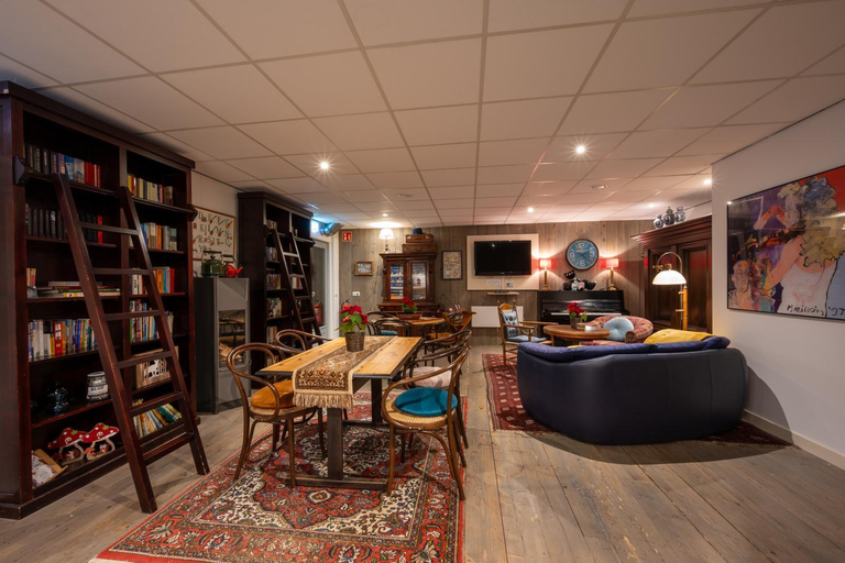 Others 5, B&B Stations Koffiehuis, Nijefurd