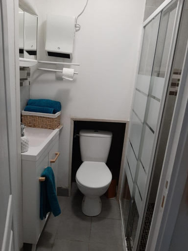 Bathroom 2, Ti Feunteun Pontrev, Côtes-d'Armor