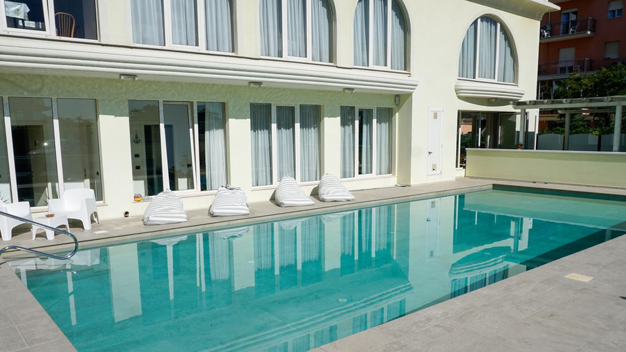 Others 5, Hotel Europa, Rimini