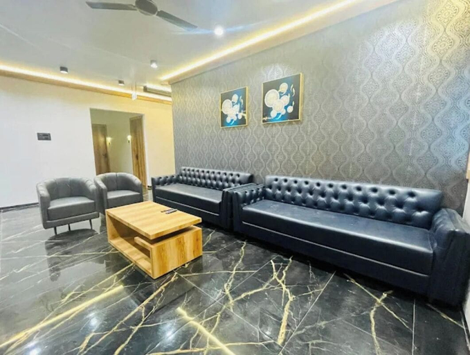Lobby sitting area, Hotel The Golden Tree, Damoh