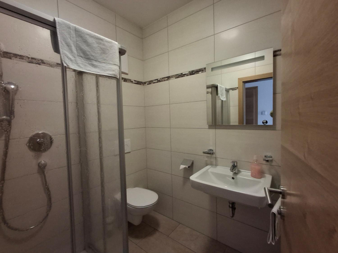 Bathroom 2, Gastehaus Watschinger, Wels Land