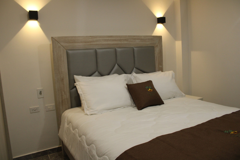 Room 4, The Palms Hotel, Peñol