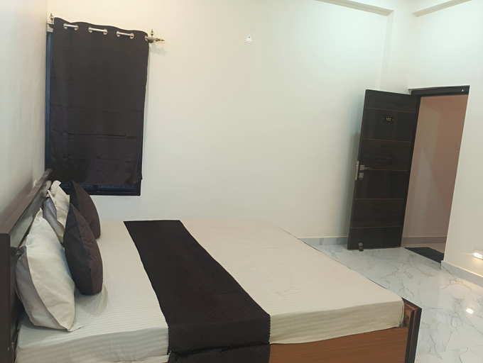 Room 3, Hotel Pampa Sarovar, Chhatarpur
