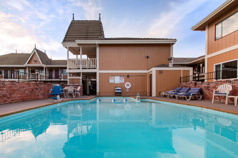 Sport & Beauty, Ramada Bayside Inn and Suites, Humboldt