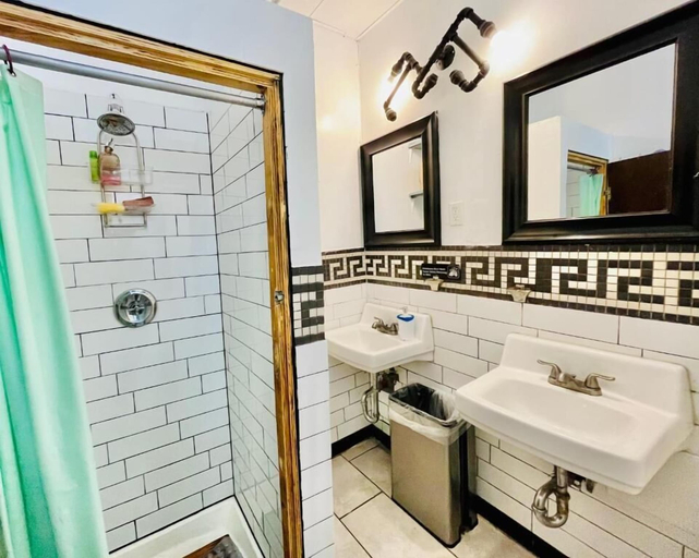 Bathroom 4, New York Spirit Retreats HOSTEL, New York