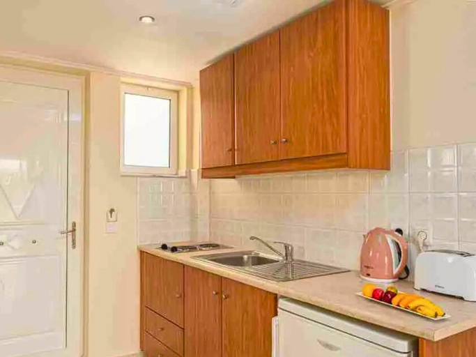 Private kitchenette 2, Manousis ApartHotel, Ionian Islands