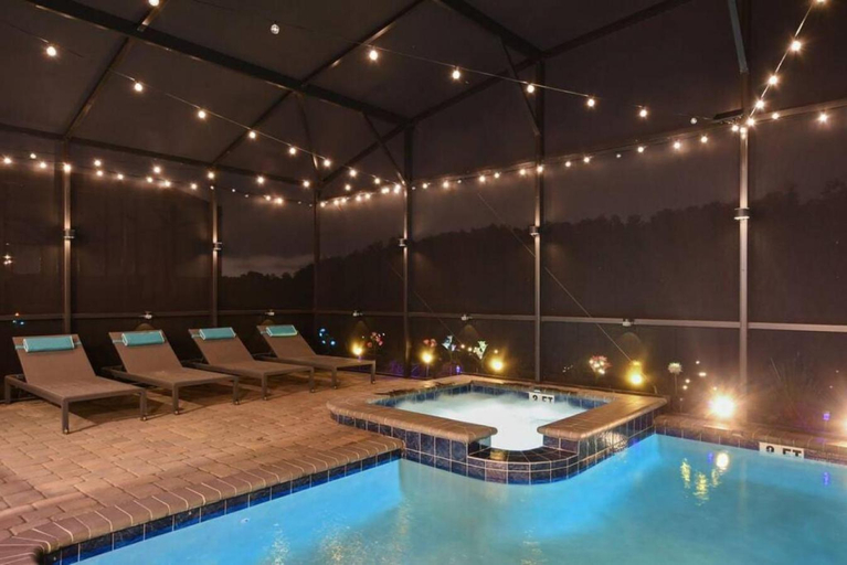 4, Top Luxury Villa Storey Lake Mins to Disney, Osceola