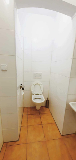 Bathroom 3, Stylish 2-BR Apartment in Vienna's Simmering Area, Wien