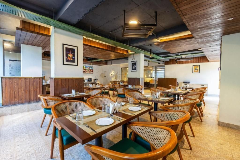 Restaurant 4, The PratiQ Luxe - Paschim Vihar, Delhi