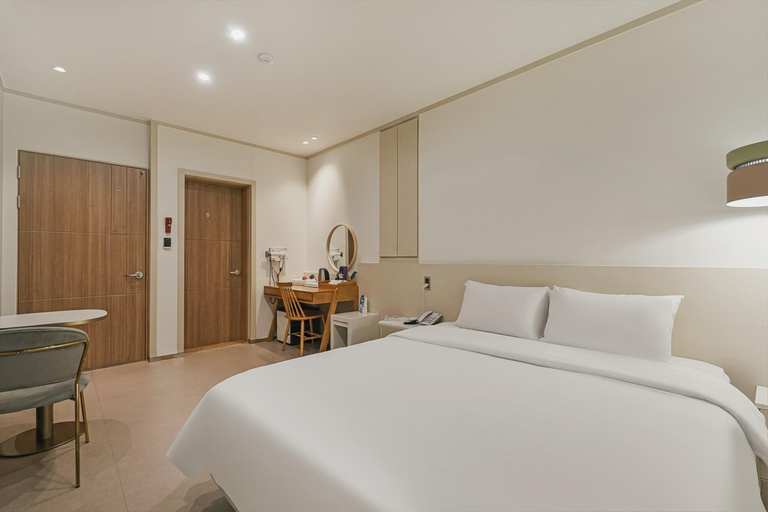 Bedroom 2, Palace Hotel Ulsan, Jung