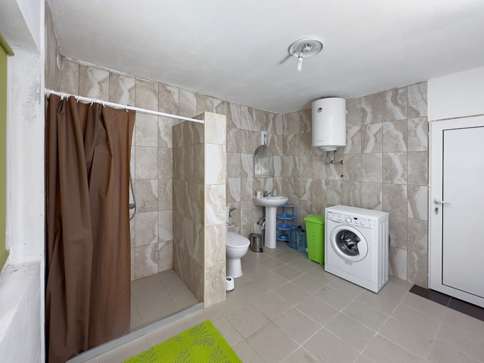 Bathroom 3, Ceres Apartments