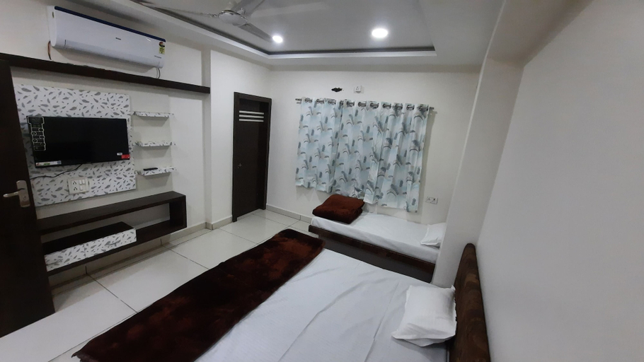 Room 4, Hotel S M INN near Temple & Main Places, Ujjain