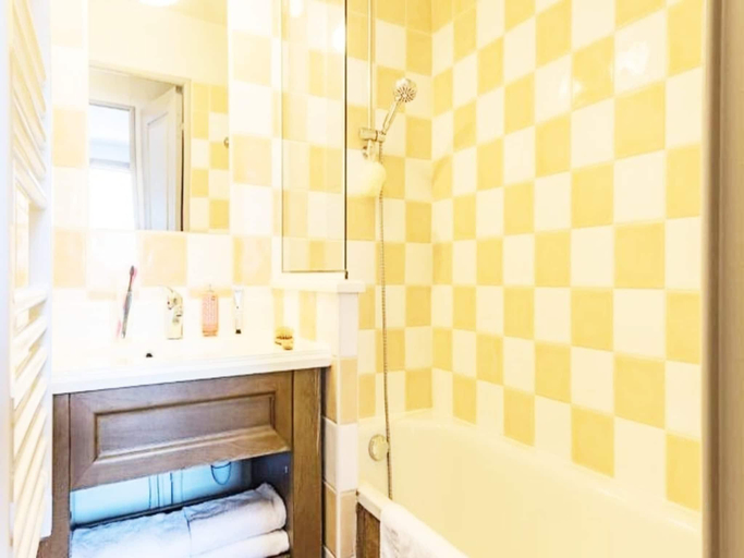 Bathroom 5, Residence Pierre Vacances LAlbane, Hautes-Alpes