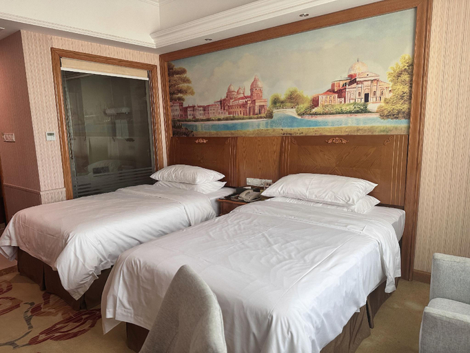 Bedroom 2, Vienna Hotel Jieyang Danpu Road Branch, Jieyang