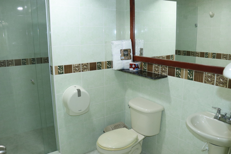 Bathroom 3, Hotel Inambu, Restrepo