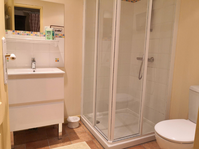 Bathroom 2, Les Chambres de L'Horloge, Gers